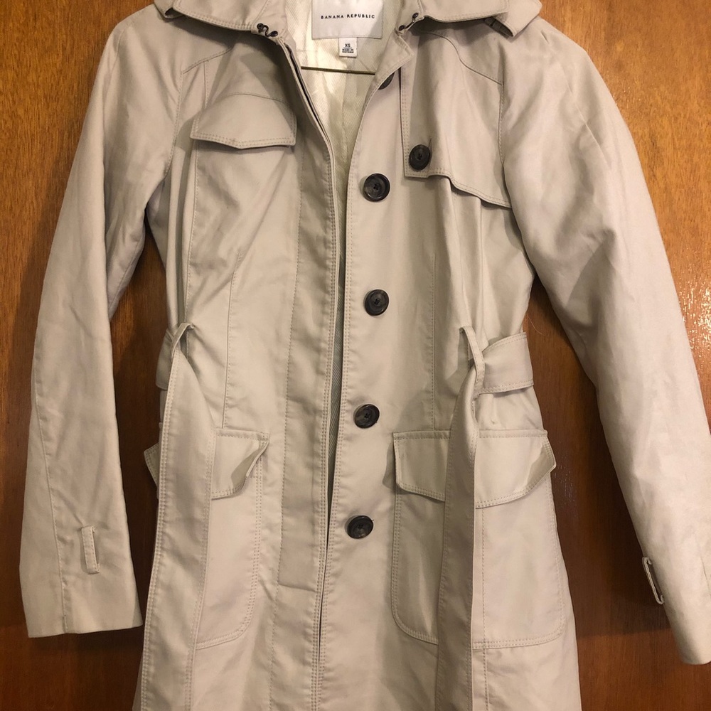Banana Republic trench coat 🧥
